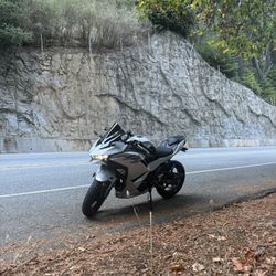 Kawasaki Ninja 500 ABS 2025