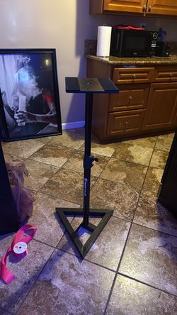 SPEAKER STAND.