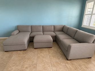 Sectional sofa with ottoman