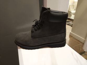 Brand New Black Timberland Boots! Perfect Condition! Size 10 1/2. Please Feel Free To Reach Out With Any Questions. Thank you!