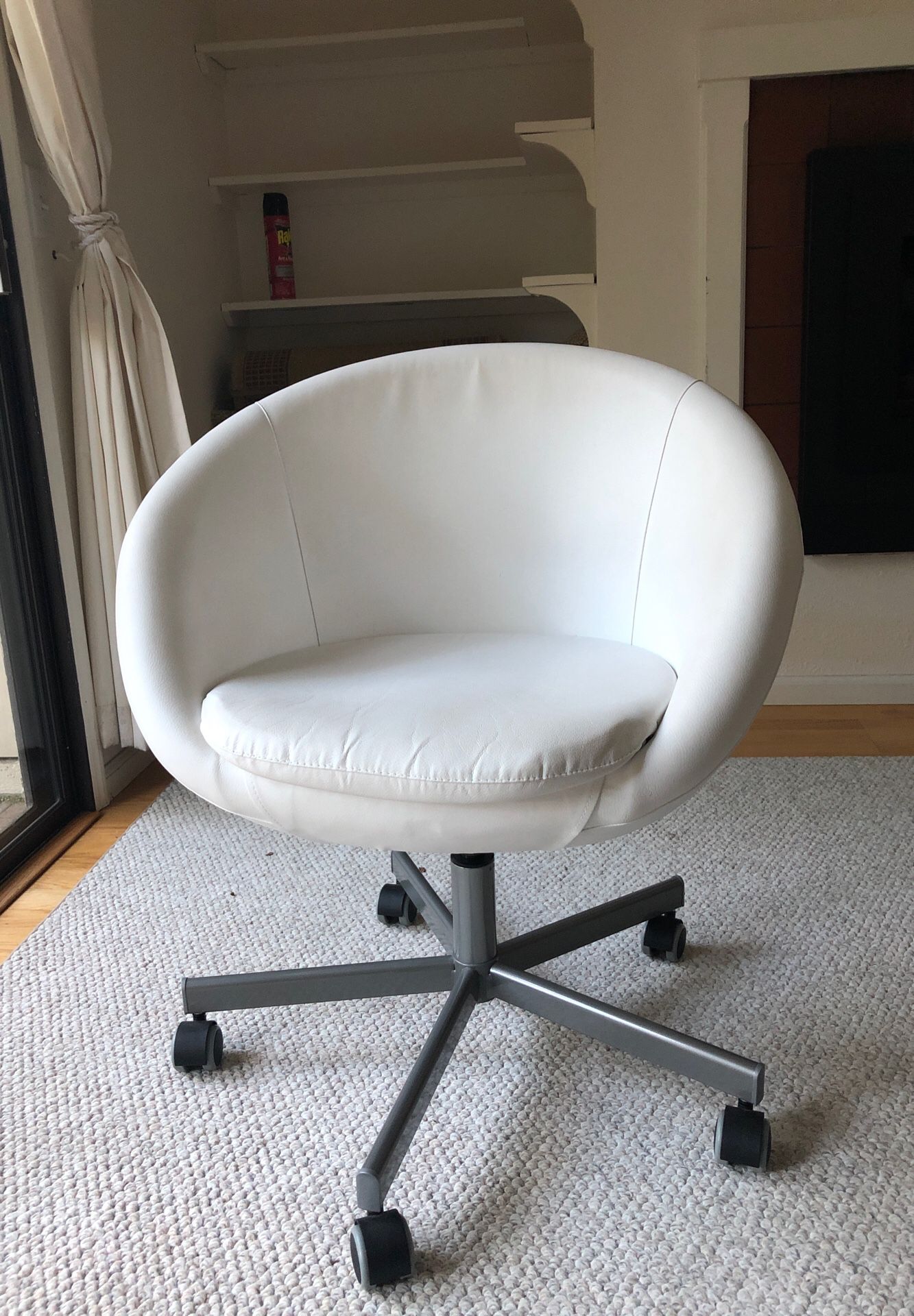 Comfy white desk chair