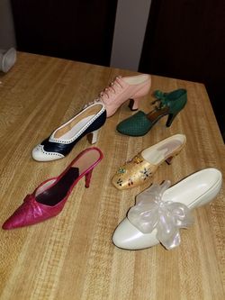 Just The Right Show Miniature Porcelain Shoe Collection x 6