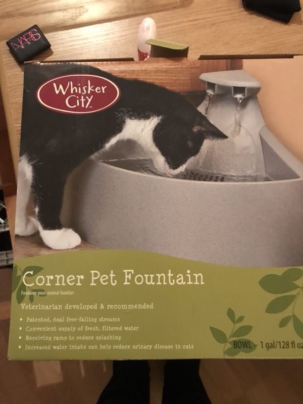 Whisker City Corner Pet Fountain ***$20***