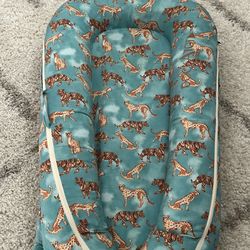 Dockatot Deluxe Like New