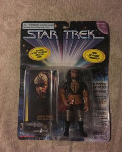 Star Trek Kurn action figure and trading card 1997