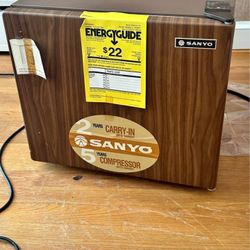SANYO MINI FRIDGE ♥️ BRAND-NEW IN BOX BEAUTIFUL CONDITIONS 