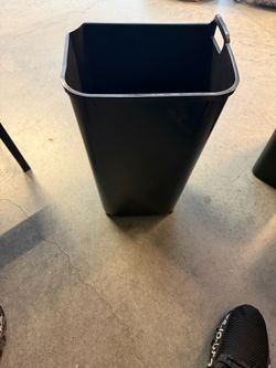 Black Plastic Trash Can Wastebasket