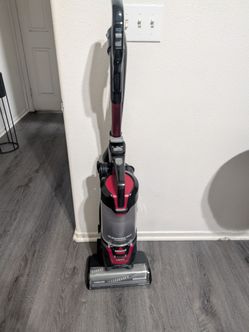 LIKE NEW BISSELL CLEAN VIEW MAX FUR GUARD LIFTOFF PET VACUUM