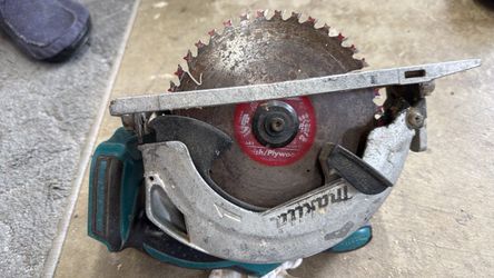 Makita 18V LXT 6-1/2" Circular Saw - Works - Needs New Blade