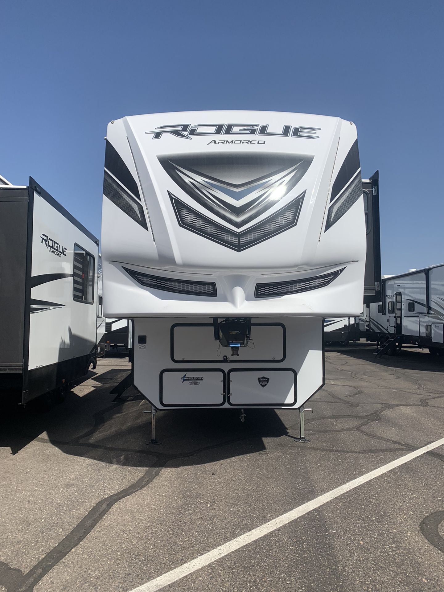 2021 ROGUE ARMORED 35ft . 5/W Toyhauler
