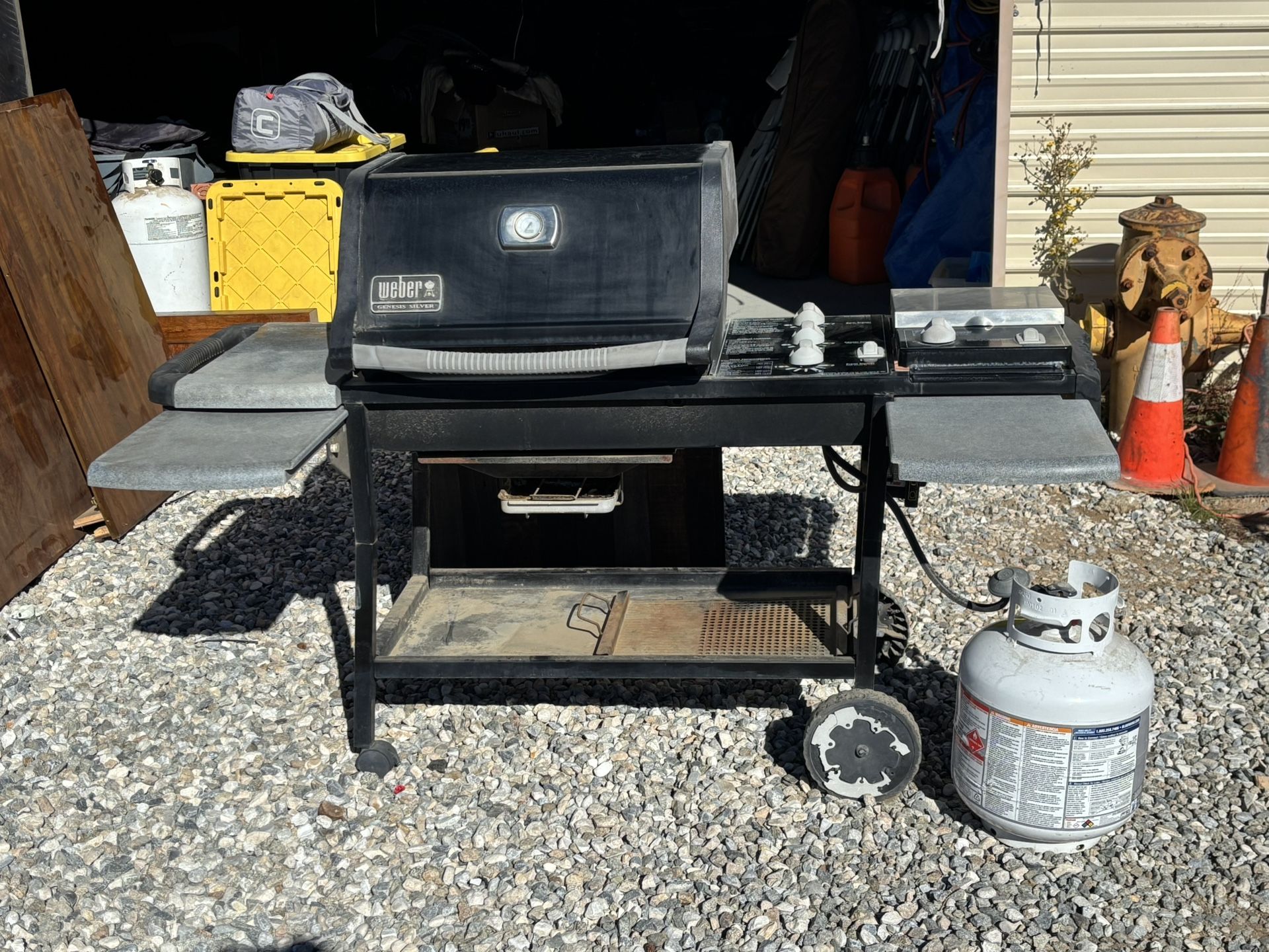 BBQ Grill Works Great Needs Cleaning