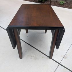 Table With 4 Chairs 