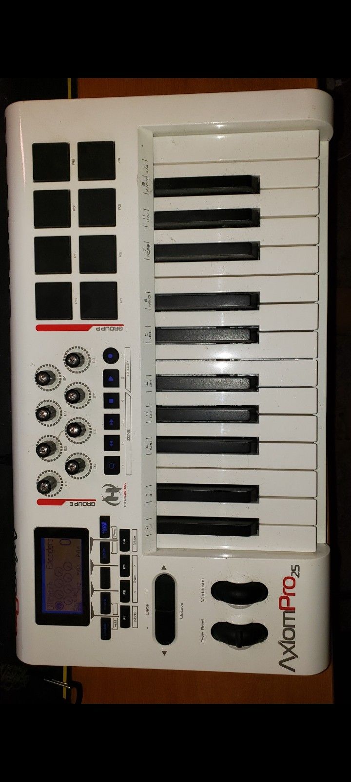 Axiom Pro 25 White Midi Keyboard