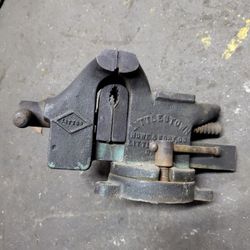 LittlesTown HDWE & FDRY, Co. No. 25 Bench Vise With Removable Pipe Jaws Vice
