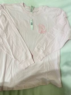 New vs pink long sleeve medium