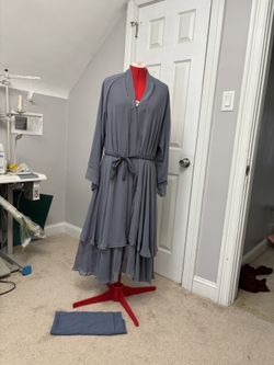 Gray Abbaya With Delicate Trim