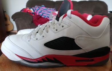 Size youth 5.5 " retro Jordan 5's" 🏀 shoes