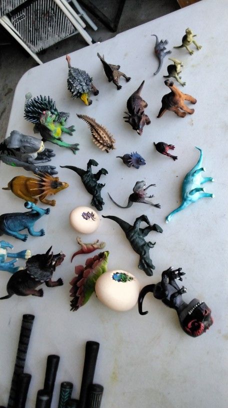 DINOSAUR TOYS FIGURE LOT MORE OF 20