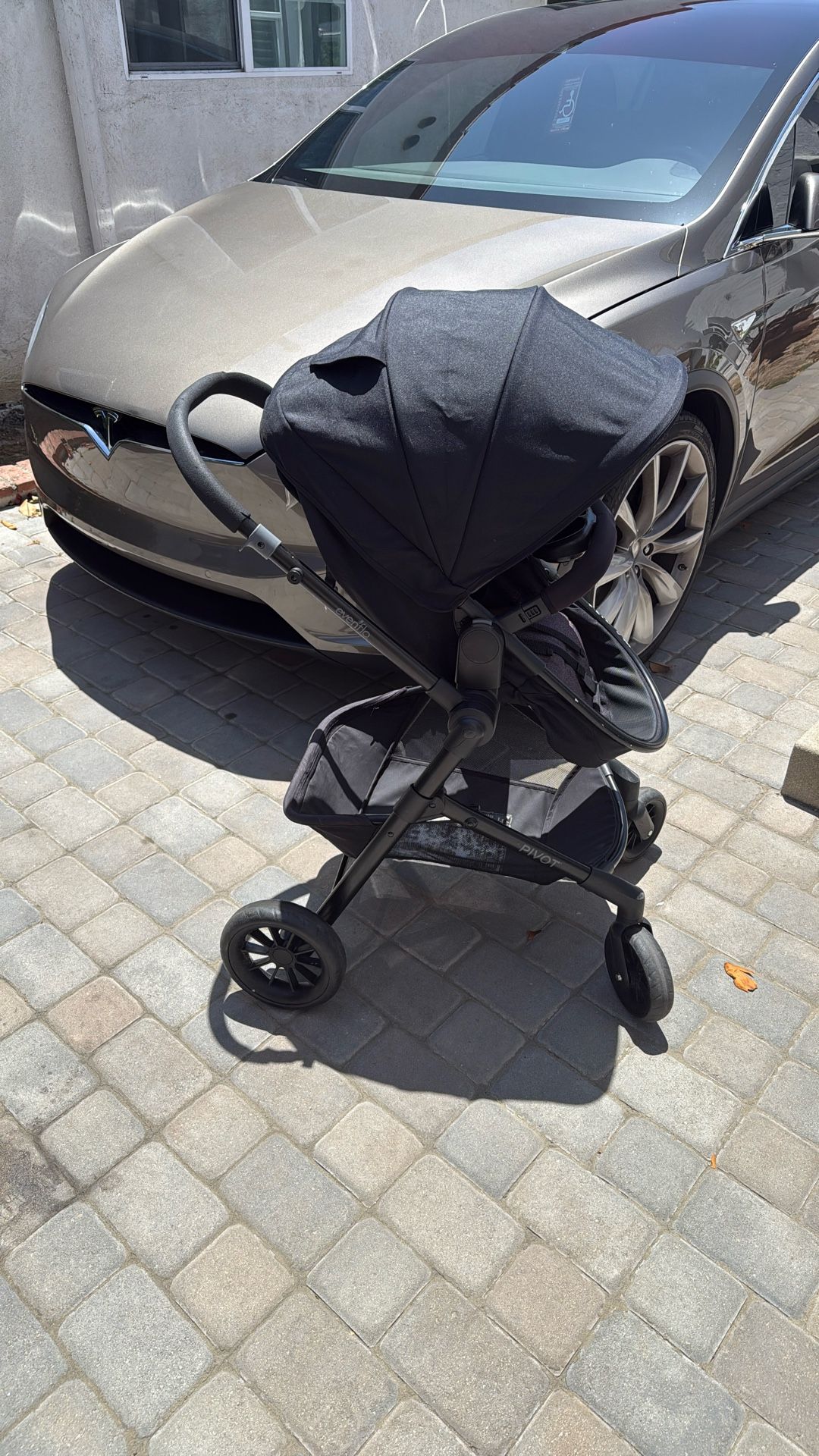 Evenflo pivot stroller Black