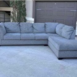 GORGEOUS SECTIONAL GREAT CONDITION SUPER COMFY AND CLEAN 