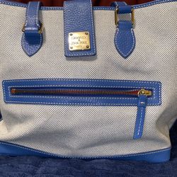 Dooney And Bourke Purse 