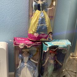 Disney Dolls Collection 