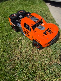 Traxxas udr like new