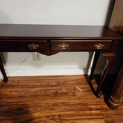 Cocktail table with 2 Drawers