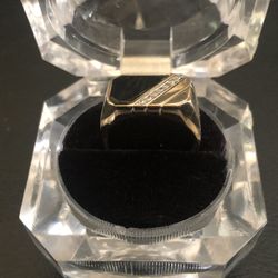 14k Gold 585 Ring With Black Onyx And diamonds !