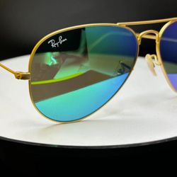 Brand New Sealed Ray-Ban RB3025 Aviator Sunglasses In Mirrored Green Lenses, Medium Size