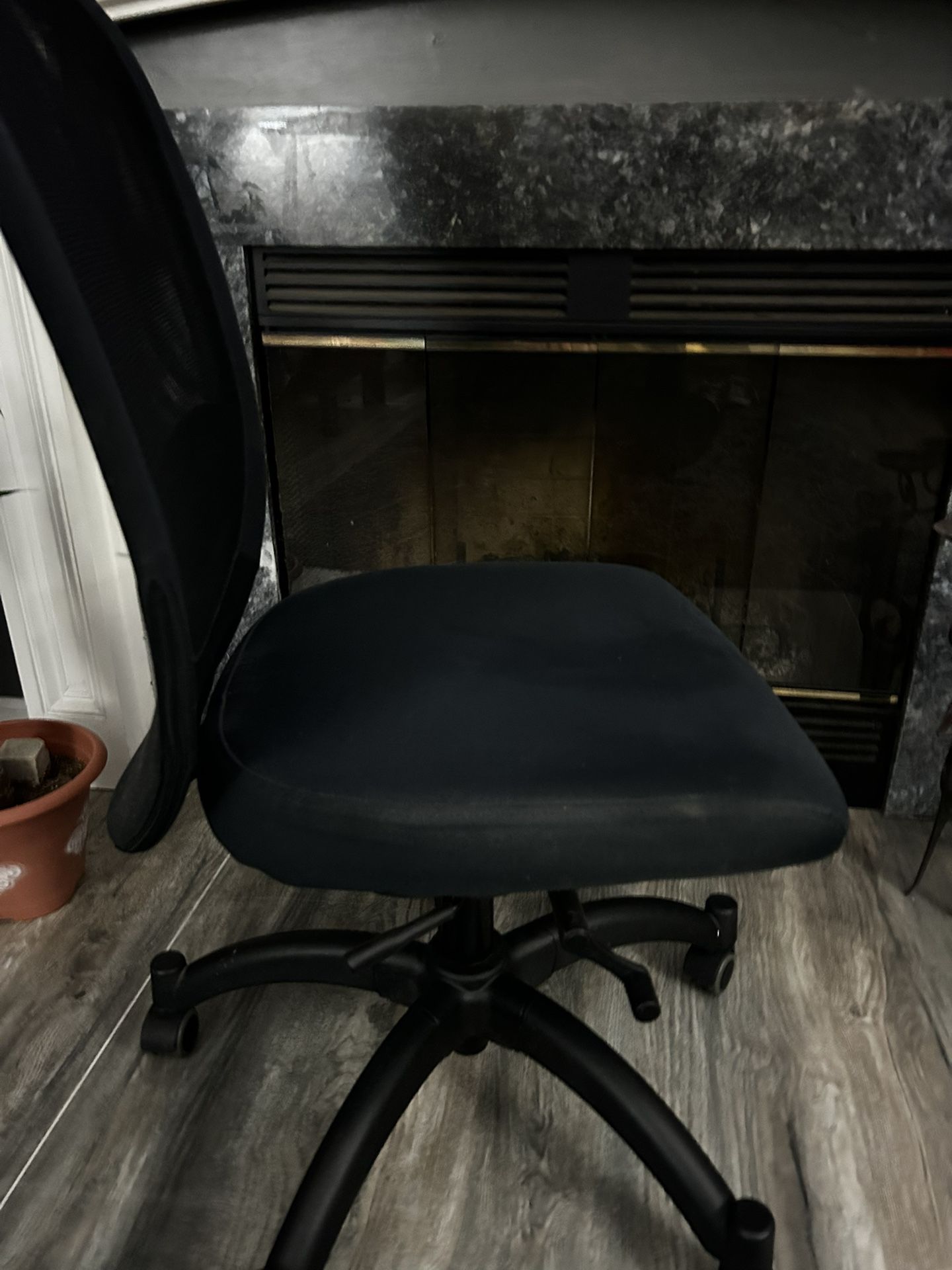 DESK CHAIR