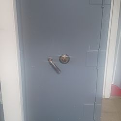 Big Safe 5 Feet Tall For $300 Or Best Offer