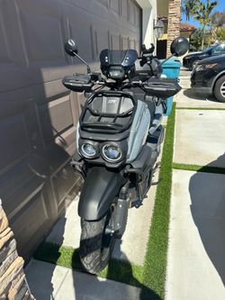 Scooter 150 cc tank título limpio pocas millas . Precio negociable