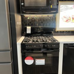Frigidaire Range and Microwave DEAL OF THE DAY - $0 Down Financing🔥
