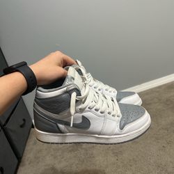 jordan 1 Grey and white