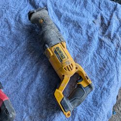 DeWalt saw. 20 volts