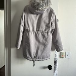 Hollister California elegant light weight super warm women’s winter jacket Size S Used One Time