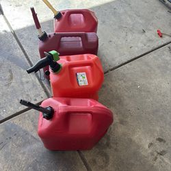 Gas cans 3-5g and 1-6g