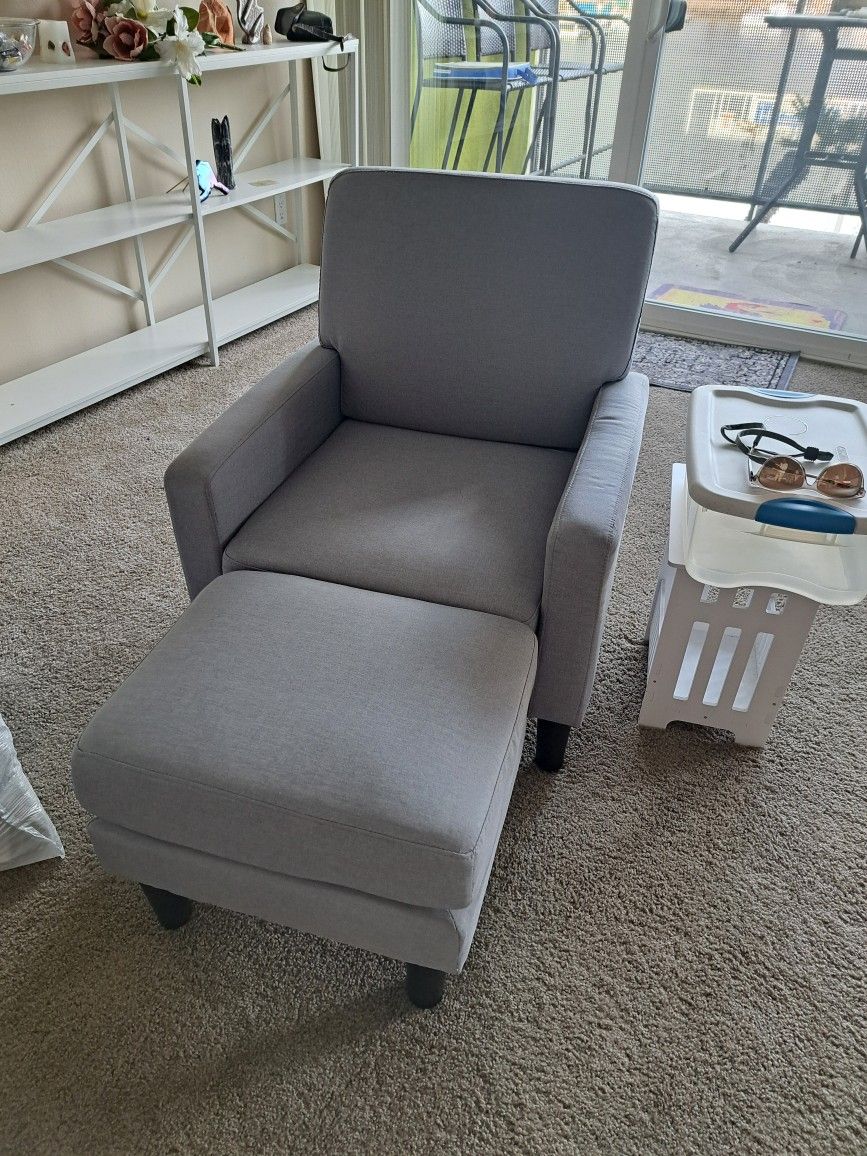 Chair With Ottoman