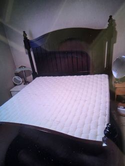 Free queen bedframe