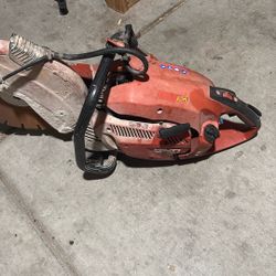 Hiltl.   Contrete.  Saw. 