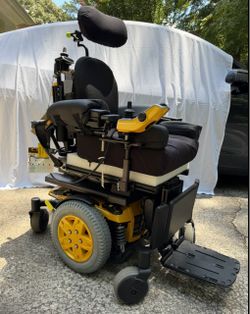Quantum Q6 Edge iLevel Power Wheelchair – Recline & Elevating Legs
