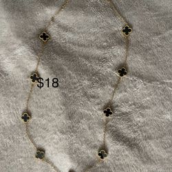 Beautiful necklace cuban style