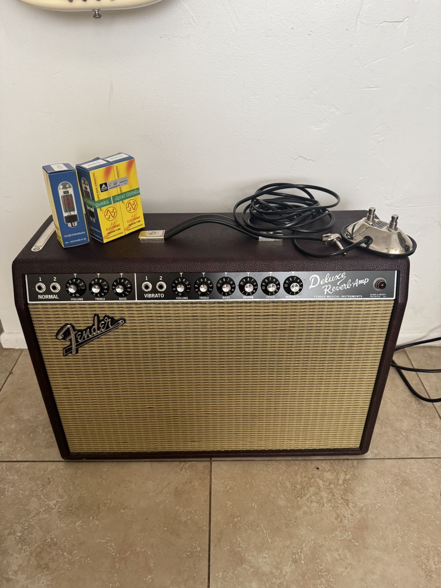 Fender Deluxe 65 Reverb in Limited Edition Wine Red