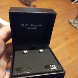 Macy's zoicon diamond earrings 14k gold don't have the box but I have the earrings $50 pick up only  865 Ellsworth avenue right off of East Livingston