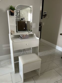 Vanity like NEW