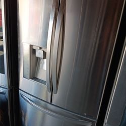 Lg Refrigerator Like New 