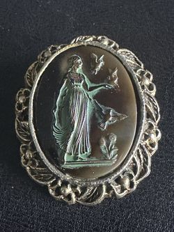 Glass Cameo of Helen of Troy Birds & Flower Motif Vintage Brooch-Pin 1960s