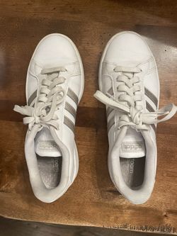 Adidas Sneakers woman’s  Size 7.5