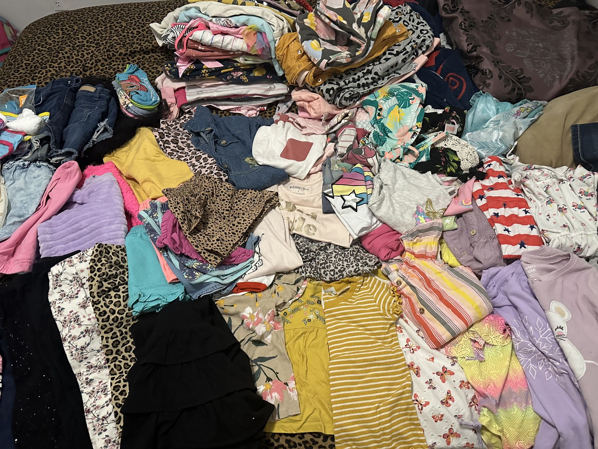 Big Lot Of Girls Clothes